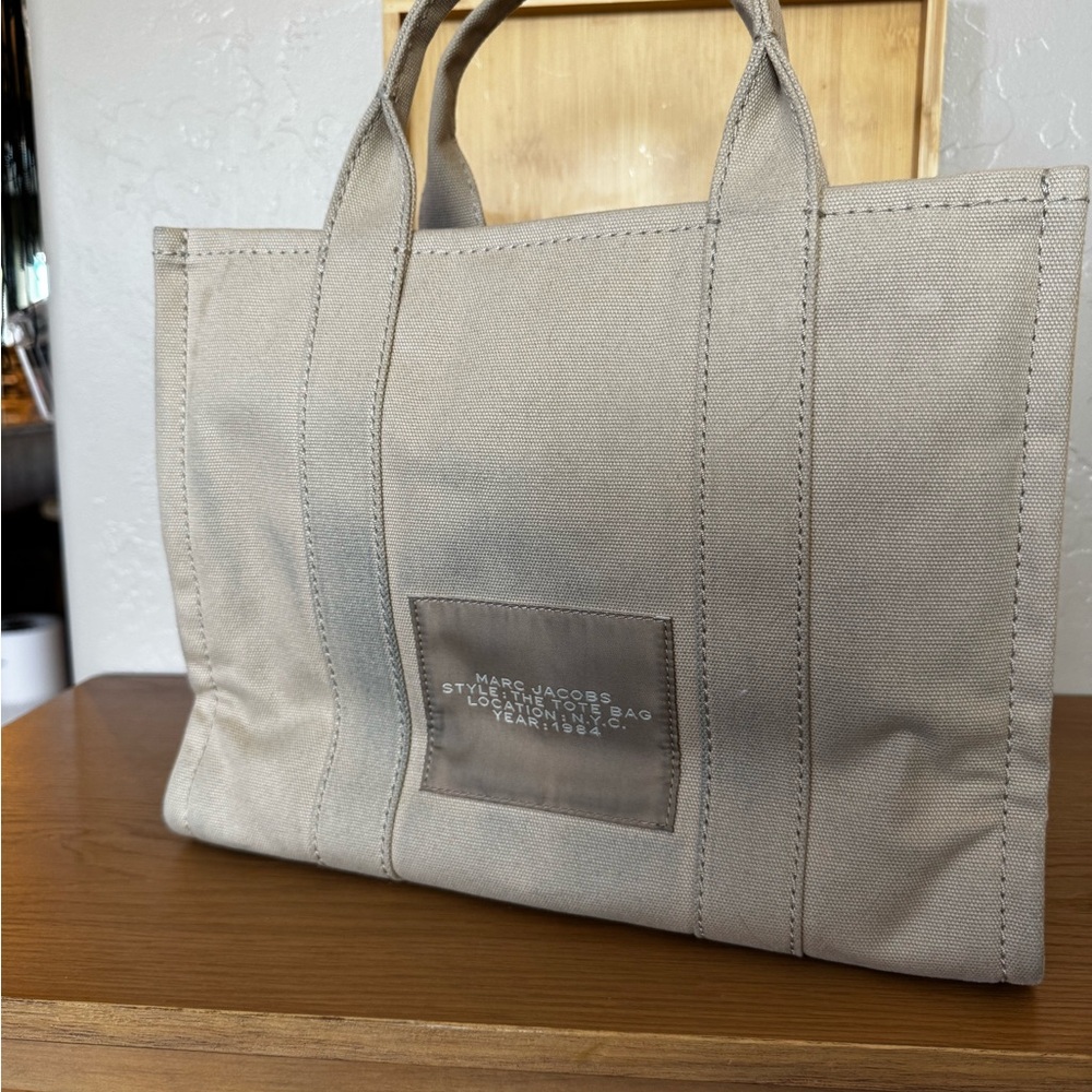 Marc Jacobs Medium Tote - Picture 2 of 8